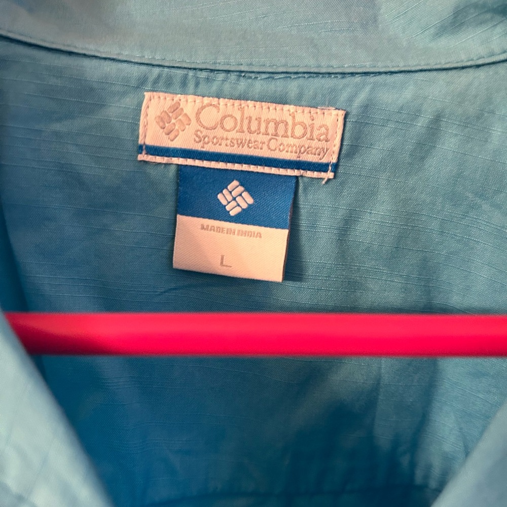 Columbia Light Blue Short Sleeve Button-Down Shirt utility - Picture 2 of 2